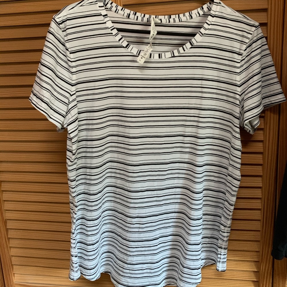 Lululemon Tee